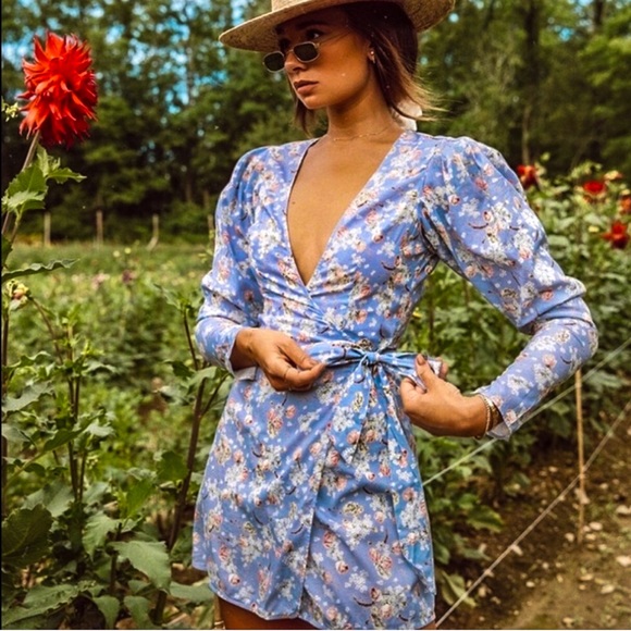 Sexy Summery WeWoreWhat Blanca Floral & Periwinkle Puff-Sleeve Wrap Mini Dress - Picture 1 of 12